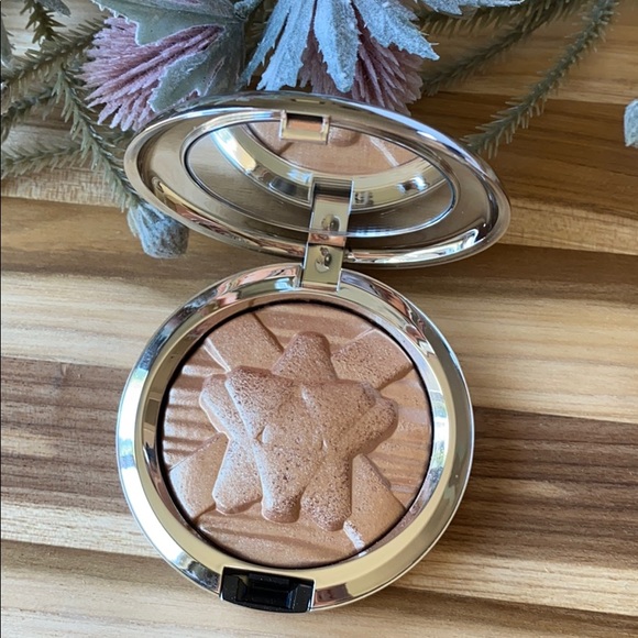 mac holiday highlighter